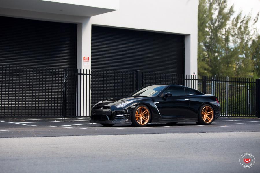  Nissan GT-R on Vossen Wheels (CG-202) 2017 года  (фото 45 из 51)